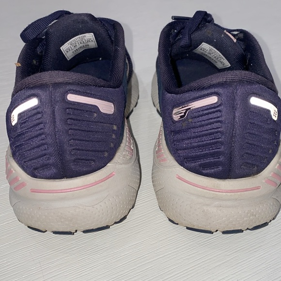 BROOKS RUNNING SHOES SIZE 8.5. Adrenaline gts 22 - Picture 9 of 12